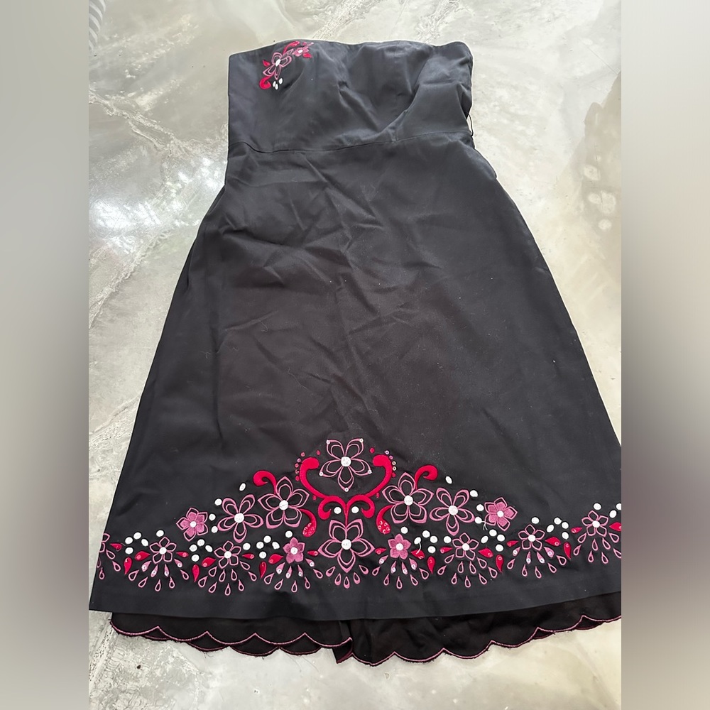 Chic beautiful flowers black dress
